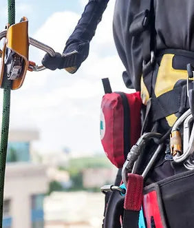 Fallsikringskurs 101: Alt du trenger å vite for trygg arbeidshverdag.