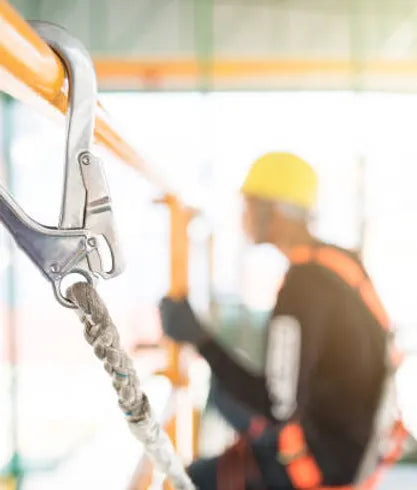 Toppen av sikkerhet: Hvordan Fallsikringskurs kan redusere risiko.