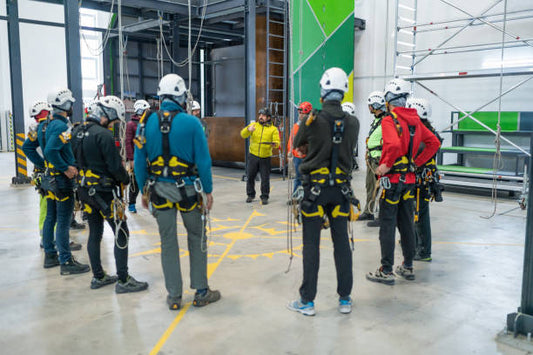 Skritt for skritt: En guide til vårt Fallsikringskurs.