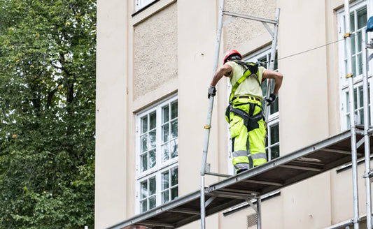 Beskytt livet ditt: Viktigheten av fallsikring under arbeid i høyden